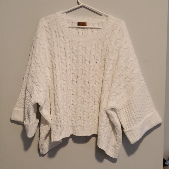 💫 2/$30 • White Knit Sweater - Picture 2 of 2
